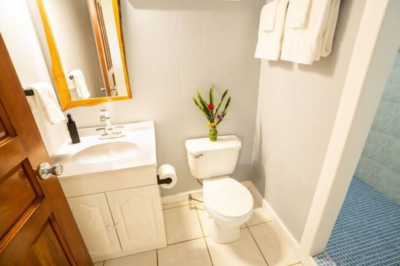 Casa Marlin Bed & Breakfast Bocas Town Bagian luar foto